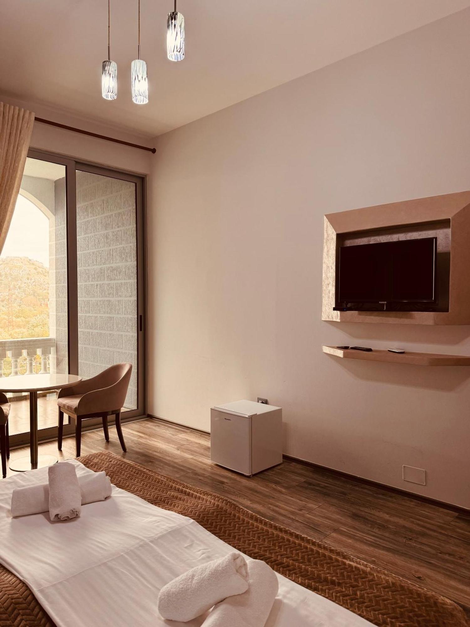 Prince Of Lake Hotel Shkoder Ngoại thất bức ảnh