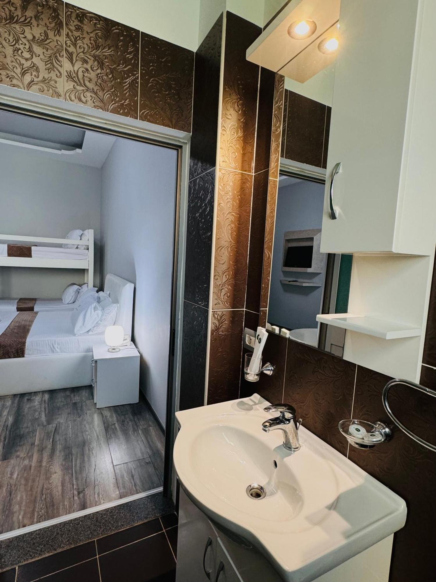 Prince Of Lake Hotel Shkoder Ngoại thất bức ảnh